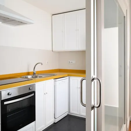 Apartment Urban Oasis With Pool & Free Parking